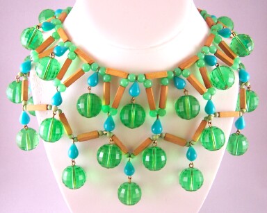 BN50 60s plastic/wood bead collar necklace